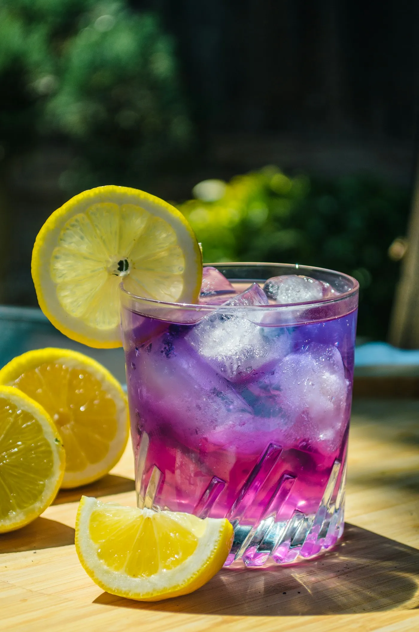 Iced lemonade with lemon slices in a glass